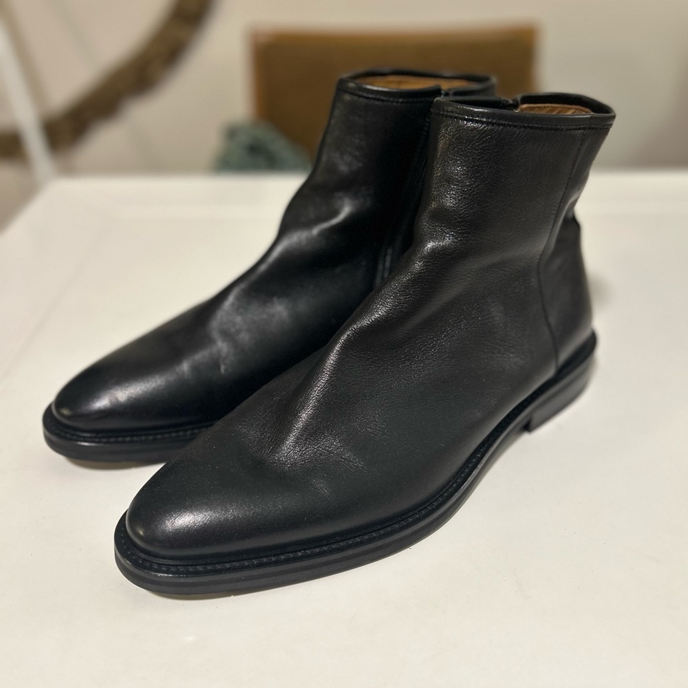 Antonio Maurizi Black Chelsea Boots Sleek Leather Design